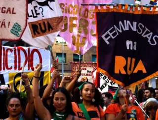 Dia Internacional da Mulher no Rio pede igualdade e fim da escala 6x1