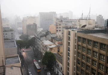 São Paulo tem previsão de chuva forte para a tarde desta sexta-feira (14)