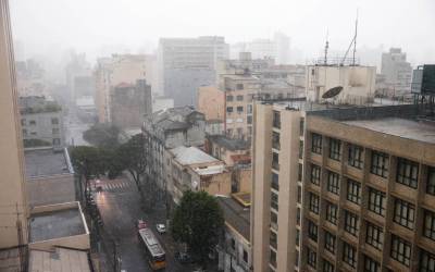 São Paulo tem previsão de chuva forte para a tarde desta sexta-feira (14)