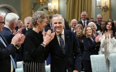 Mark Carney chama ideia de Trump de anexar Canadá aos EUA de 'loucura' ao tomar posse como primeiro-ministro