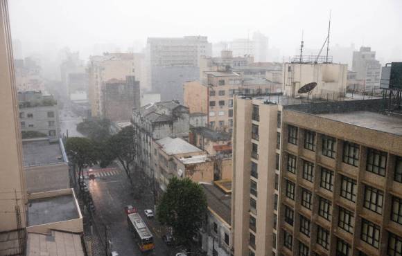 São Paulo tem previsão de chuva forte para a tarde desta sexta-feira (14)